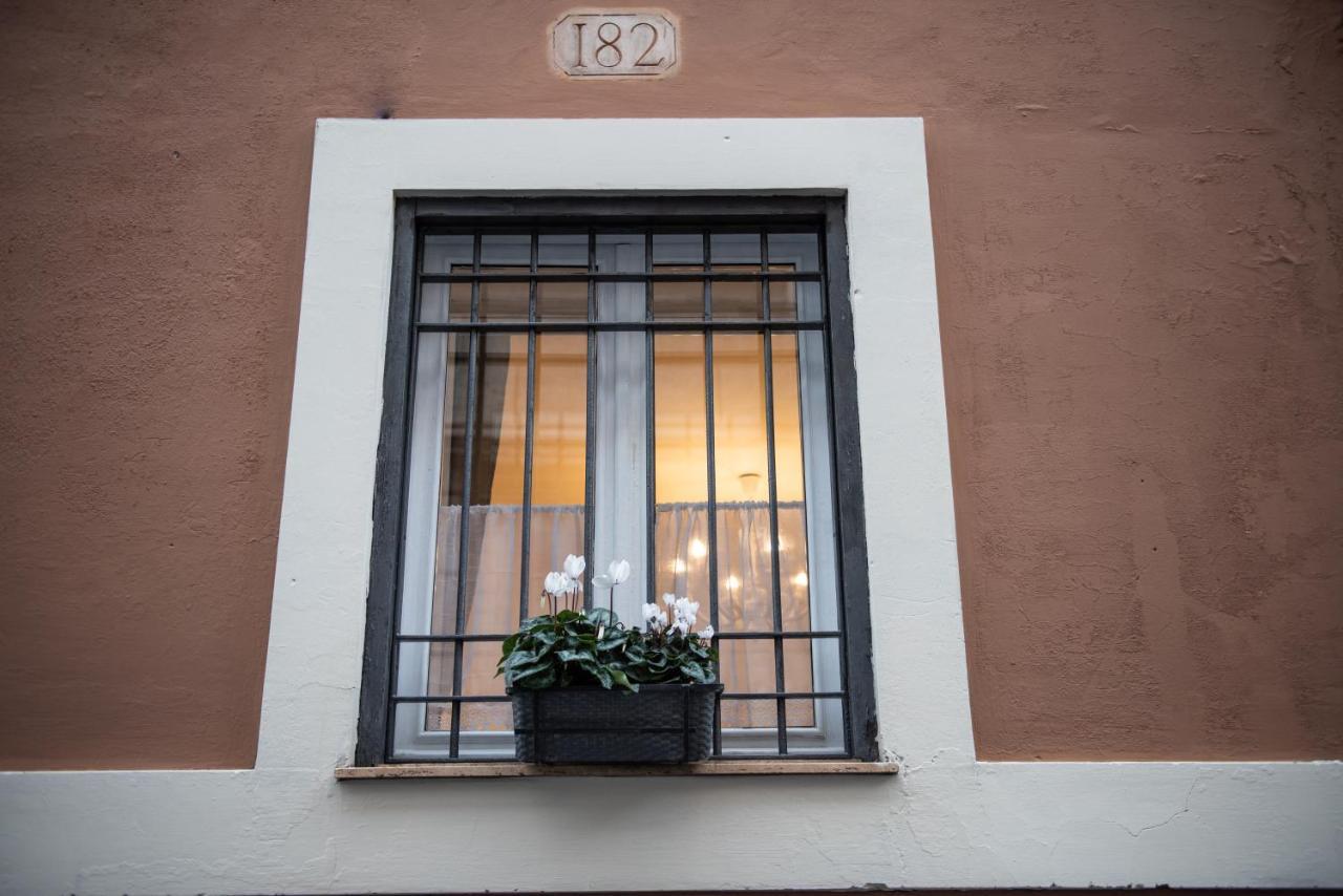 Sweet Arco Farnese Apartment Рим Екстериор снимка